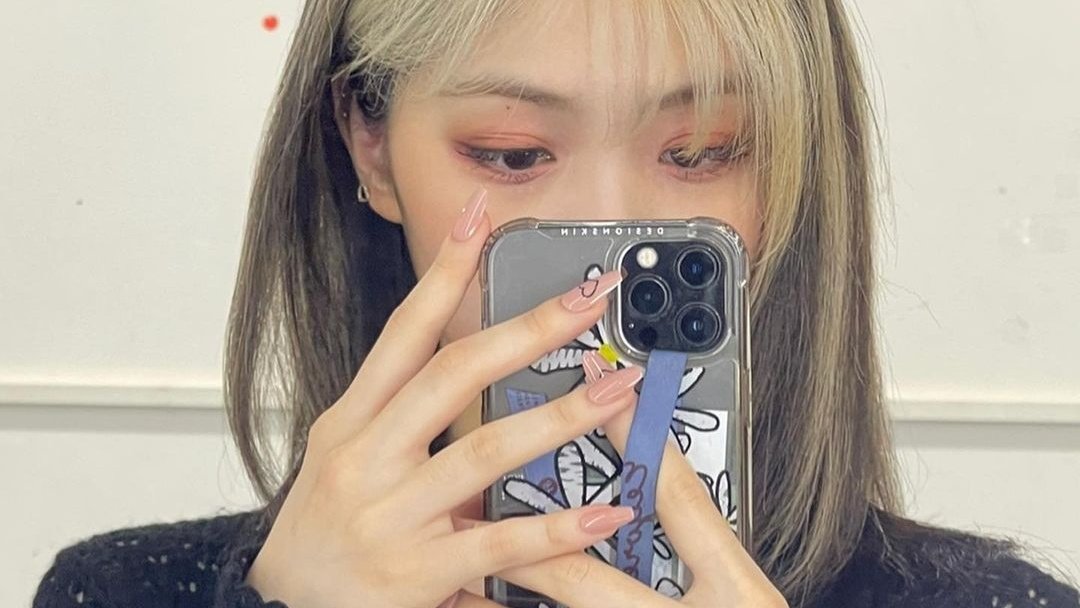 · y antes de salir me pongo a revisar mi celular y tengo una noti de #𝖑utiōnⵢ𓈒࣪𝚛e𝚝urn y yo #𝑔onna是𝑒𝔩ectr𝑖c ya que sacaron #𝙴𝖑ēctric𖤓·𝖐iss y pega realmente fuerte, ya que me subió todos los ánimos. 

˚  ˬ 𝕞𝚘𝚘̄𝕟 ܰ    #𝗔ᴛs͟ᴜs͟ʜɪ̈ ֹ  ִ ✶