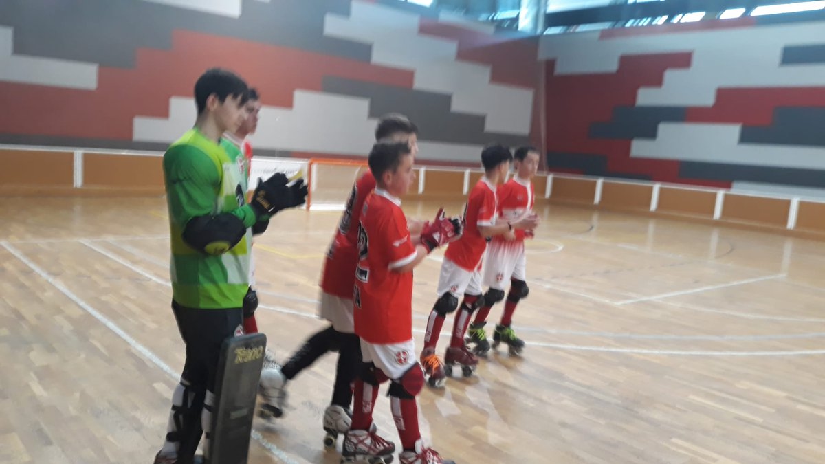 CPBlanesAtletic's tweet photo. Bon partit de l'infantil A. Felicitats nois💪👏👏
#hoqueipatins #somHoqueisomBlanes #seguim #opticahospitalaria #pizzeriadolcevitablanes #oxigensalud https://t.co/D6xZThjZlw