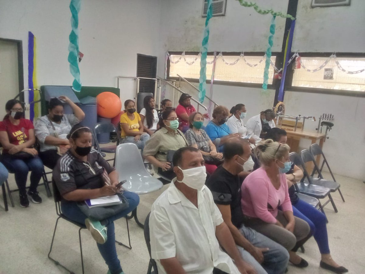 Centro  de Diagnostico Integral El Castillito realizando la Asamblea Comunitaria. #CubaPorLaVida #MejorEsPosible  #YoVotoXTodos   <a href="/cubacooperaven/">Brigada Médica Cubana en Venezuela</a> <a href="/MinSaludVE/">MPPSalud</a> <a href="/MagaGutierrezV/">Magaly Gutiérrez Viña</a> <a href="/MINSAPCuba/">Ministerio de Salud Pública de Cuba</a> <a href="/AdanVillavicen5/">Adan Villavicencio Guzmán</a> <a href="/altunaga_perez/">Esthet Perez altunaga</a>