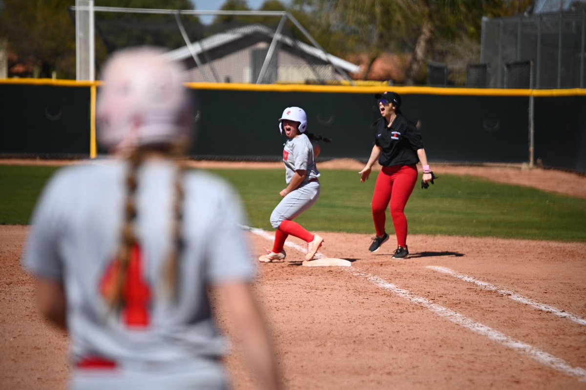 🥎: Tia Craig with a walk-off single to center!

BEN-6, WEST-5

#GoRedhawks