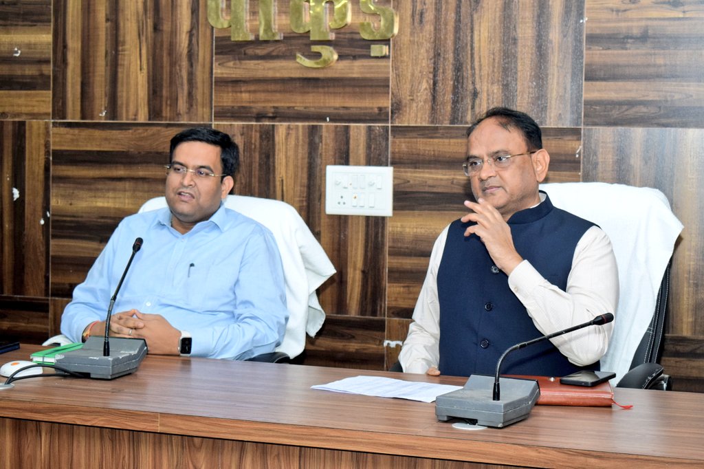 dcpakur's tweet photo. साप्ताहिक पंचायत दिवस में जिला के पदाधिकारियों द्वारा पंचायत दिवस में किये गये निरीक्षण के दौरान पायी गयी त्रुटि एवं उसका निराकरण से संबंधित समीक्षात्मक बैठक आयोजित की गई।
@JharkhandCMO
@prdjharkhand https://t.co/QTEUsRWNiU