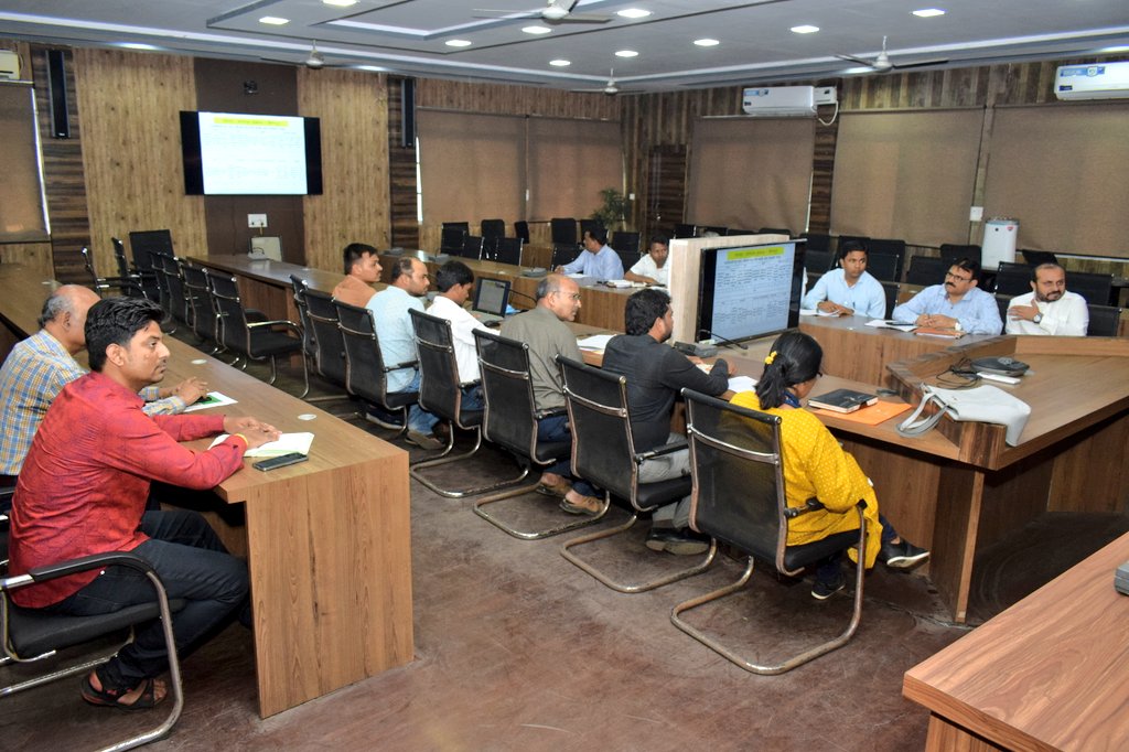 साप्ताहिक पंचायत दिवस में जिला के पदाधिकारियों द्वारा पंचायत दिवस में किये गये निरीक्षण के दौरान पायी गयी त्रुटि एवं उसका निराकरण से संबंधित समीक्षात्मक बैठक आयोजित की गई।
<a href="/JharkhandCMO/">Office of Chief Minister, Jharkhand</a>
<a href="/prdjharkhand/">IPRD Jharkhand</a>