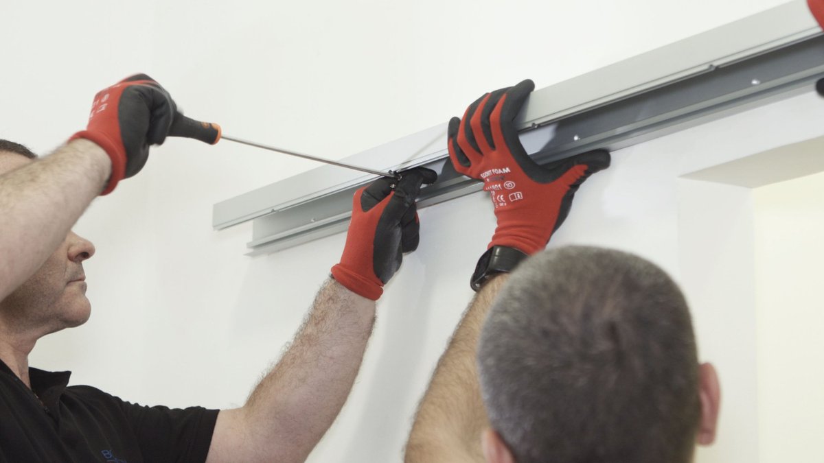 Klein Sliding Doors tweet media