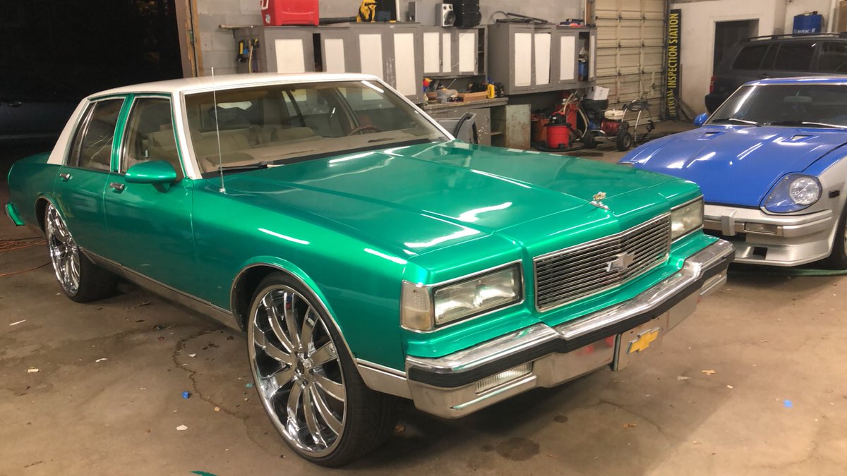 MetroRestyling's tweet photo. KPMF has some of the best colors and finishes π₯
Chevy Caprice wrapped in KPMF Gloss Envious Green vinyl car wrap
Wrapped by @kavikcarter4
#metrorestyling #paintisdead #vinylwraps #carwraps #vinylwrap #carwrap #wrappedcars #chevy #caprice #kpmf #kpmfvinyl #premiumvinyl https://t.co/ZPH0wSWlK6