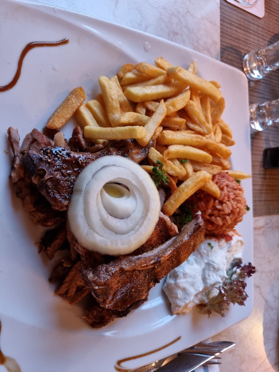 ERaegil's tweet photo. At our favorite greek restaurant in #Ascheffel food for two days, yaay https://t.co/QJP5Yfo0Fy