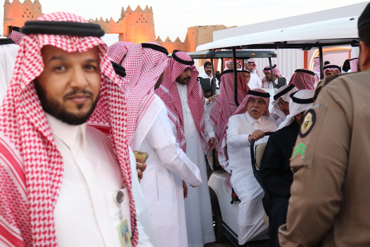 RiceKingKsa's tweet photo. تشرفنا بزيارة معالي الوزير لجناح شركة أبناء الشعلان في #موسم_ملح_القصب وفي استقباله رئيس مجلس الشركة والرئيس التنفيذي
#ملك_الأرز
@malkassabi 
@qasabsaltseason https://t.co/fxCcDCnoMC