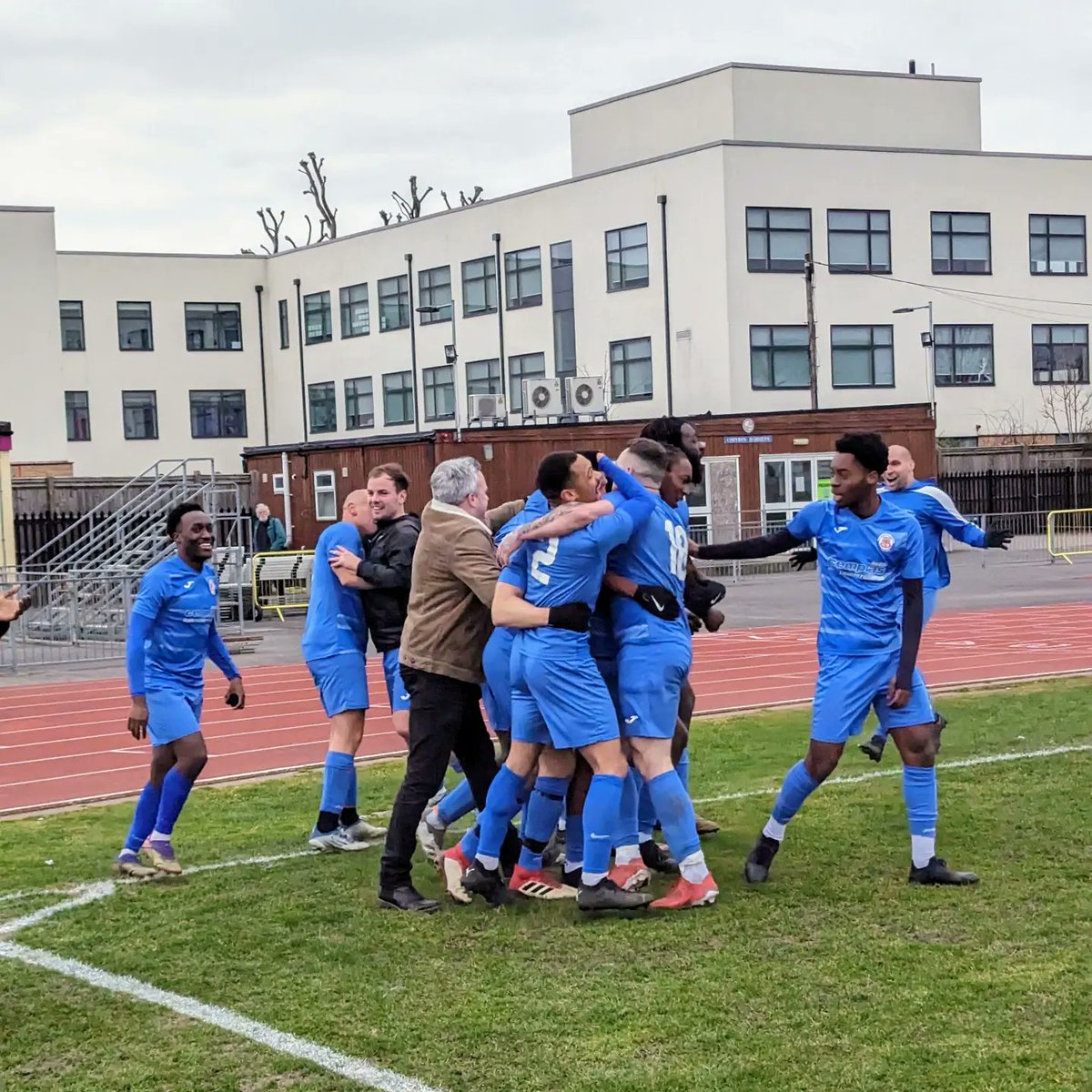 robharding1977's tweet photo. 'scenes' at @Croydon_FC after a last minute winner at home to @TootingBecFC 2-1 home win! @niallsmith1970 https://t.co/5ypgIzRA0t