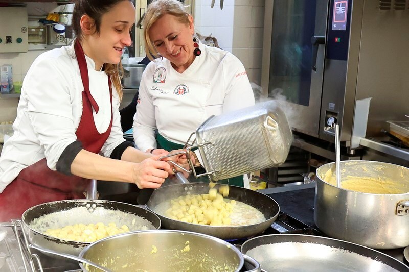 E' finito Girogustando? Sorridi 🙂 presto ne arriva un'altro....
Completato il calendario invernale, stiamo preparando la collezione primavera-autunno: stay tuned⁉️⏳segui il link in bio e iscriviti alla mailing list per ricevere gli aggiornamenti
#gir… instagr.am/p/CpX-Xe3Ihue/