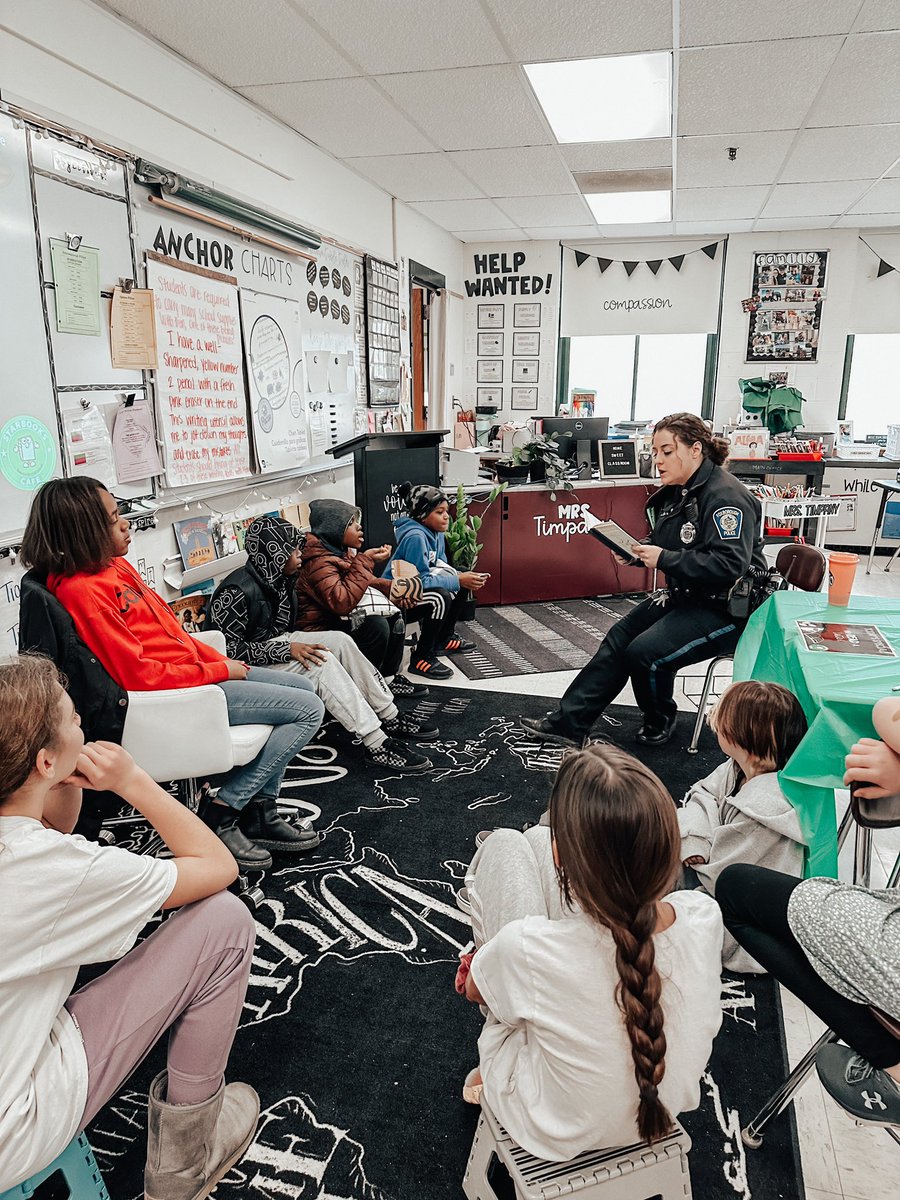 We had the best guest readers for #ReadAcrossAmericaDay! ♥️📚 #learnwithahern <a href="/AhernMiddle/">Ahern Middle School</a> <a href="/FPS_Literacy/">Karen MacKinnon</a> <a href="/FoxboroughPS/">FoxboroughPS</a>
