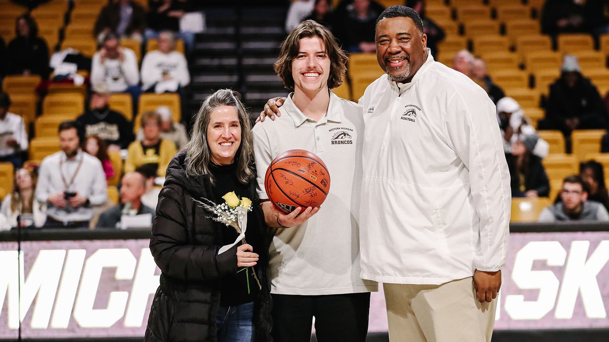 WMUMBB's tweet photo. And a shoutout to our @WMUMBBManagers Seniors as well, Gavin and Aaron! https://t.co/eLNBGv9aQi