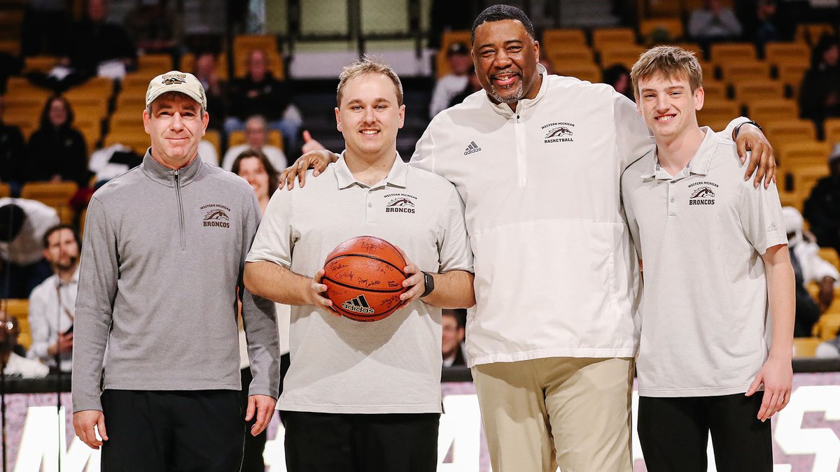 WMUMBB's tweet photo. And a shoutout to our @WMUMBBManagers Seniors as well, Gavin and Aaron! https://t.co/eLNBGv9aQi