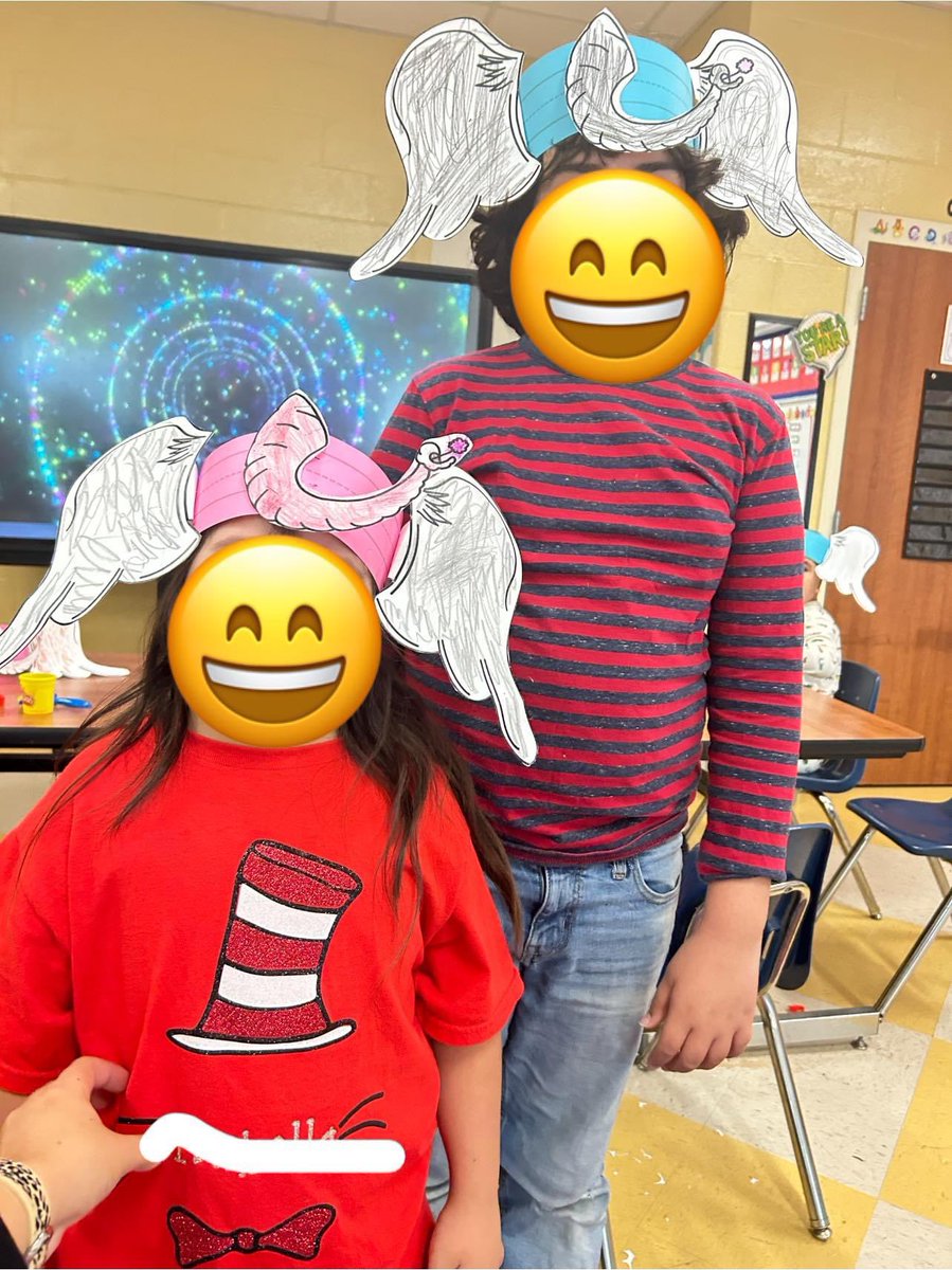 BrandiLugo4's tweet photo. Read Across America Week!💙❤️✨😄 https://t.co/E5DfkIsIw0