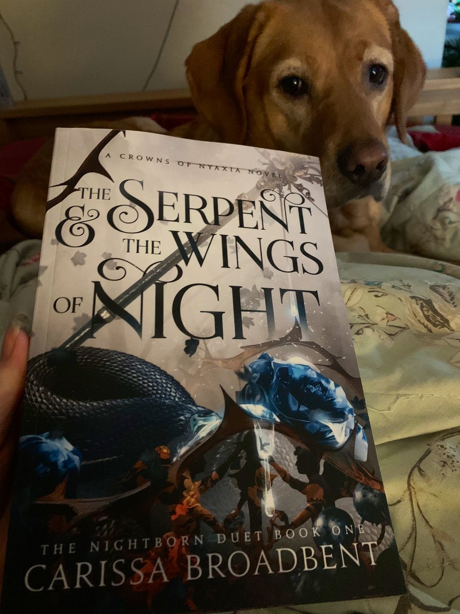 So excited to be FINALLY getting around to reading The Serpent and the Wings of Night by Carissa Broadbent! Embarrassingly it has been on my tbr for like a year but I am so ready to get stuck in today #swiftieswhoread