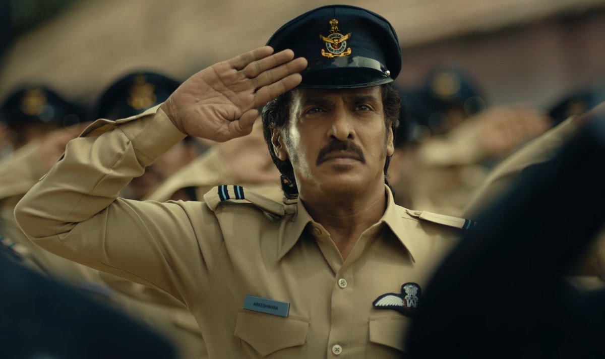 DexterM00766695's tweet image. #Uppi&apos;s characters name is &apos;ARKESHWARA&apos; (ಅರಕೇಶ್ವರ) as seen on the badge. Pretty unique name for a protagonist IMO.

He&apos;ll definitely get a new gangster name once he steps into the underworld. Most probably ending with &quot;Bhai&quot;.

#Kabzaa #KabzaaTrailer