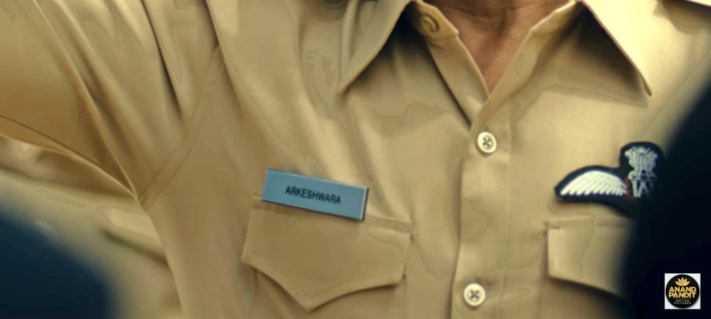 DexterM00766695's tweet image. #Uppi&apos;s characters name is &apos;ARKESHWARA&apos; (ಅರಕೇಶ್ವರ) as seen on the badge. Pretty unique name for a protagonist IMO.

He&apos;ll definitely get a new gangster name once he steps into the underworld. Most probably ending with &quot;Bhai&quot;.

#Kabzaa #KabzaaTrailer