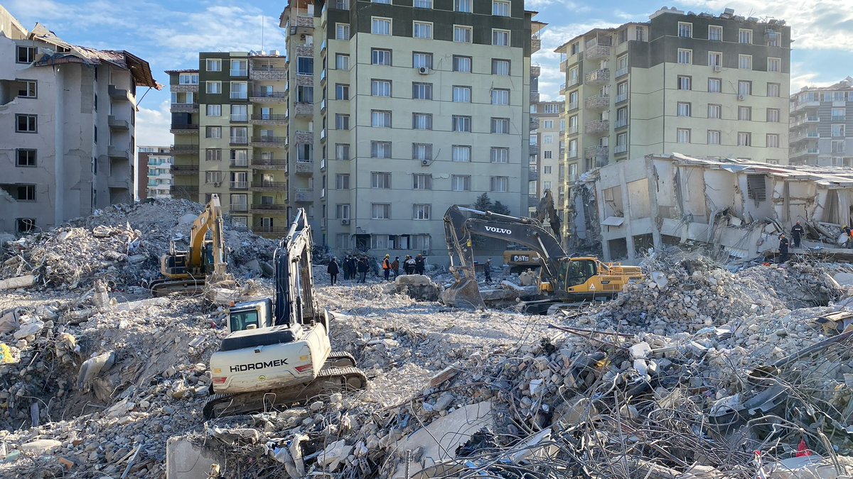 zen_ymk's tweet photo. #rönesansrezidans saat 15:39-15:53 15.02.2023 A2 blok petrol tarafı https://t.co/HMGEzJys3H