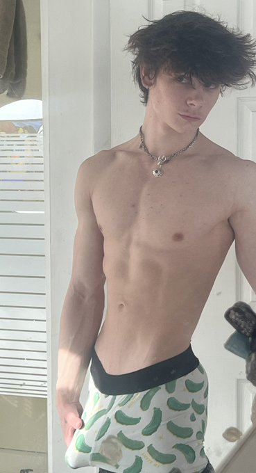 rt to see whats underneath ;) https://t.co/MtfxfTE4w3