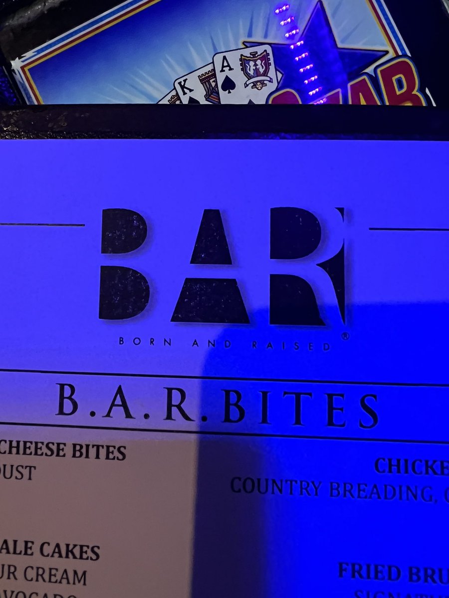 Tha3rdi's tweet image. Have to say I haven’t found the right flavor of wings yet but I made it work. 😂#fatboyproblems