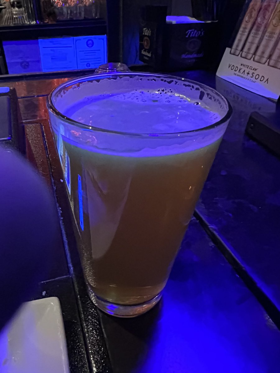 Tha3rdi's tweet image. Have to say I haven’t found the right flavor of wings yet but I made it work. 😂#fatboyproblems