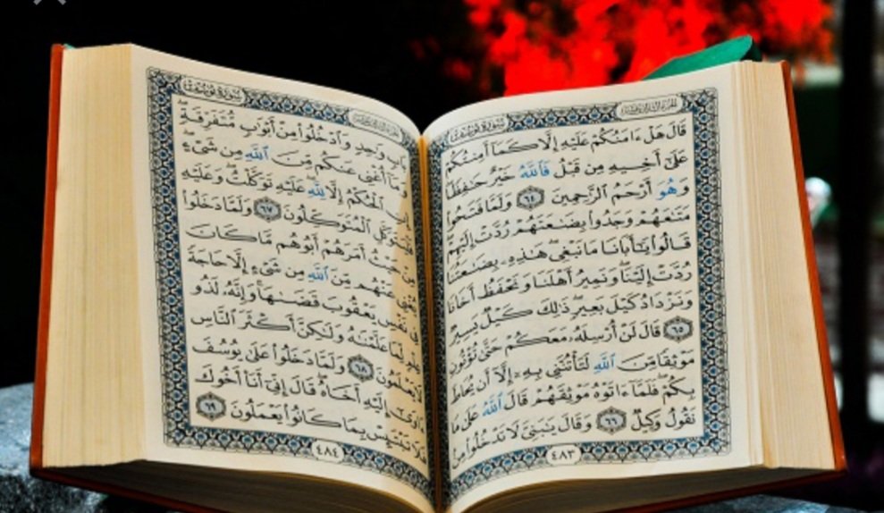 ليس هناك أعلى ثقافة من ثقافة القرآن الكريم، وليس هناك أسمى وأسنى غاية وهدفاً من غايات يرسمها القرآن الكريم..

الشهيد القائد رضوان الله عليه