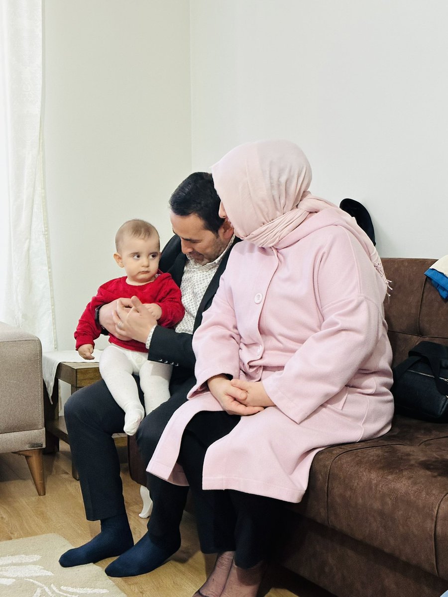 Üsküdar Belediyesi olarak;

Ziyaretlerimize devam ediyoruz: Bu akşam Başkanımız Sn.<a href="/hilmiturkmen34/">Hilmi Türkmen</a> adına depremzede ailemizi ziyaret ederek geçmiş olsun dileklerimizi ilettik.

Bu zor günlerde yaralarımızı hep birlikte saracağız.🤲

#BirlikteBaşaracagız