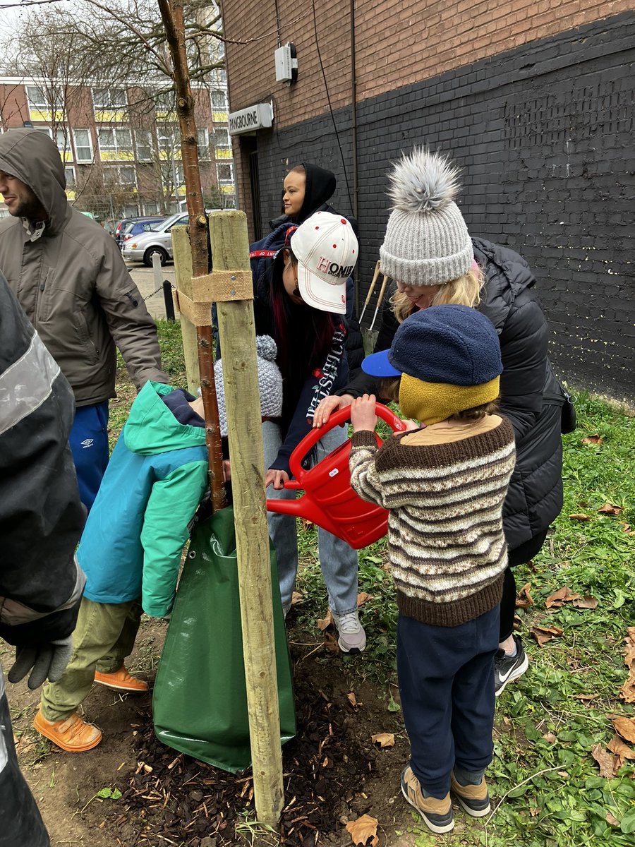ThinkDoCamden's tweet image. We’ve had a fantastic day at Regents Park Estate today planting 11 trees as part of the #communitrees project. Thank you so much to everyone who came and helped!