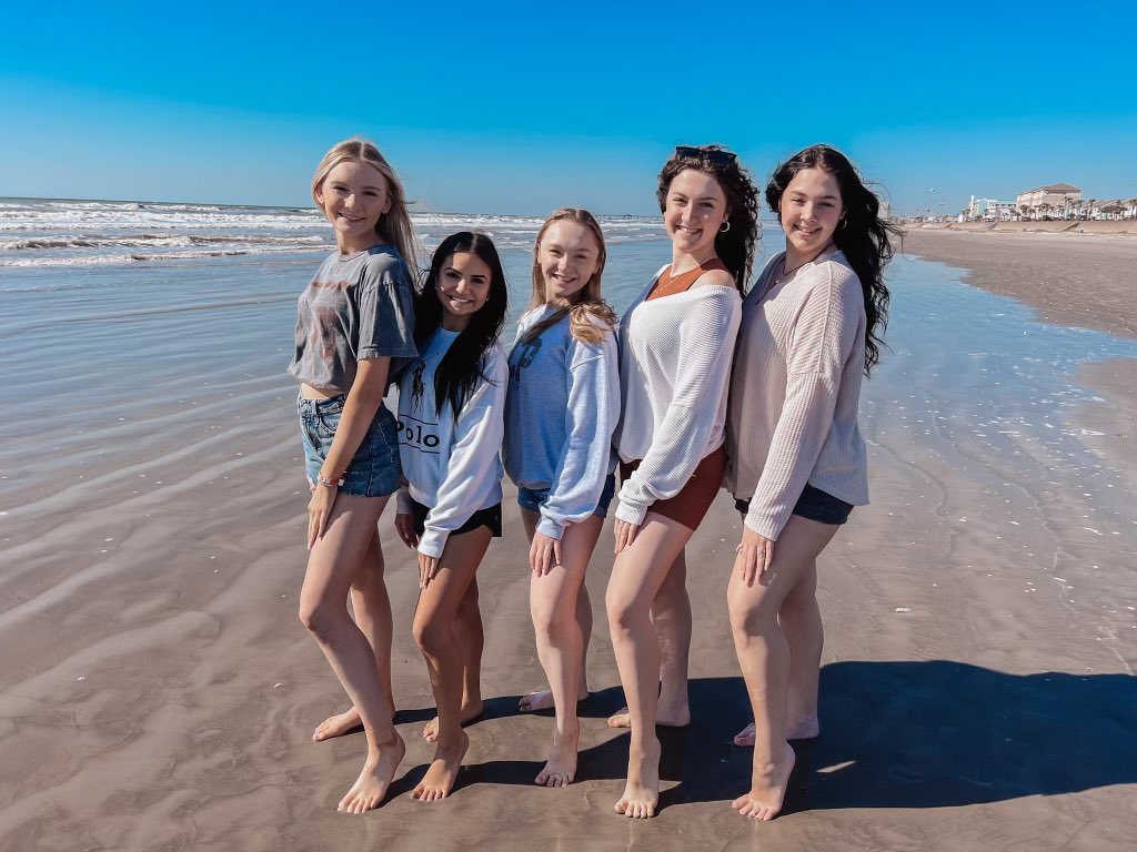 HighsteppersLD's tweet photo. The Highsteppers enjoyed the Galveston beach this morning! Now it’s time to get prepared for competition! 💚💚💚 @LakeDallasHigh  @LakeDallasISD https://t.co/T0e9dPxOgu