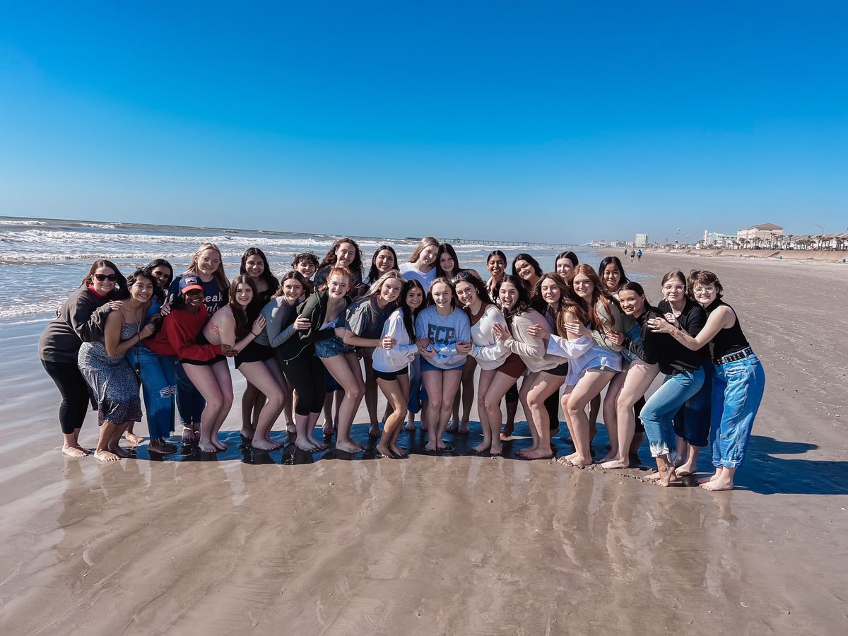 HighsteppersLD's tweet photo. The Highsteppers enjoyed the Galveston beach this morning! Now it’s time to get prepared for competition! 💚💚💚 @LakeDallasHigh  @LakeDallasISD https://t.co/T0e9dPxOgu