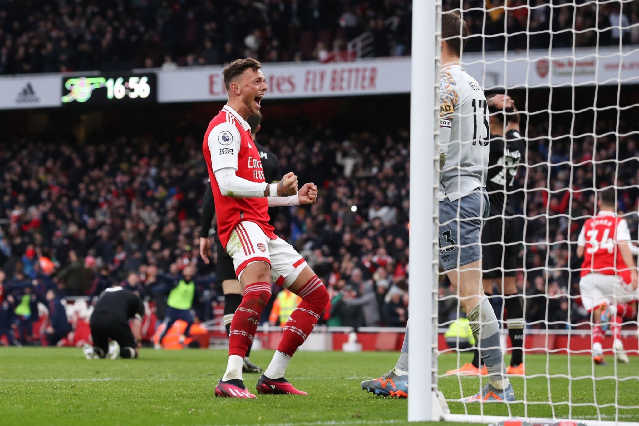 afcstuff on X: "Ben White celebrating Arsenal's last-second winning goal in  front of Bournemouth goalkeeper & prolific time-waster Neto. ??? #afc  https://t.co/jUO1NJ3u4L" / X