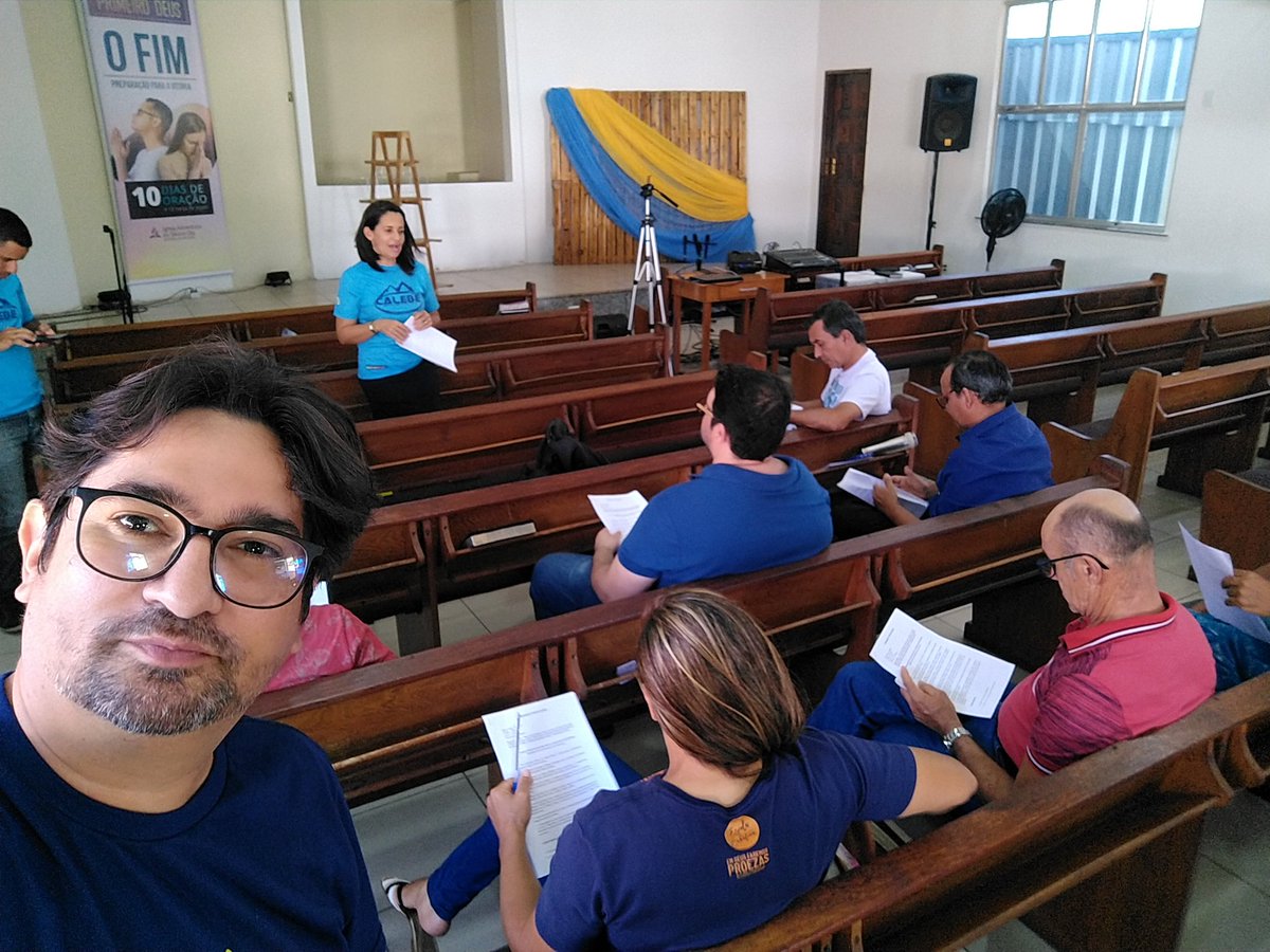 Reunião e treinamento com os professores da Escola Sabatina. Com o tema:  8 Características de uma Escola Sabatina de Sucesso. ( Extraído do Livro Ensinando com Sucesso)
<a href="/PrPauloKi/">Paulo Fernando Gomes</a> <a href="/emiliofaye/">Emílio Faye</a> <a href="/anadisou/">passos</a>
