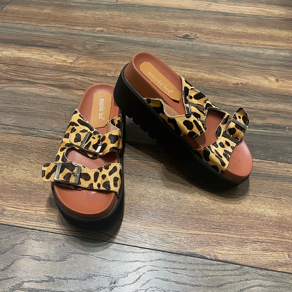 cprincern2's tweet photo. So good I had to share! Check out all the items I'm loving on @Poshmarkapp from @abbycadabby9494 #poshmark #fashion #style #shopmycloset #nicolelee #candies: https://t.co/AKdMNDZL54 https://t.co/l8SpFZ0qVI