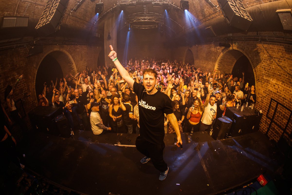 ilan Bluestone (@ibluestone) on Twitter photo 🤯 London that was so epic!! We had a full house of TRONCE yesterday!! Thank you everyone who came out to party!! ❤️
We go hard again tonight in Manchester!! Let’s goooooo!!
<a href="/thesteelyardLDN/">The Steel Yard</a> <a href="/JoshuaBrooksMCR/">Joshua Brooks</a> 🤯 London that was so epic!! We had a full house of TRONCE yesterday!! Thank you everyone who came out to party!! ❤️
We go hard again tonight in Manchester!! Let’s goooooo!!
<a href="/thesteelyardLDN/">The Steel Yard</a> <a href="/JoshuaBrooksMCR/">Joshua Brooks</a>