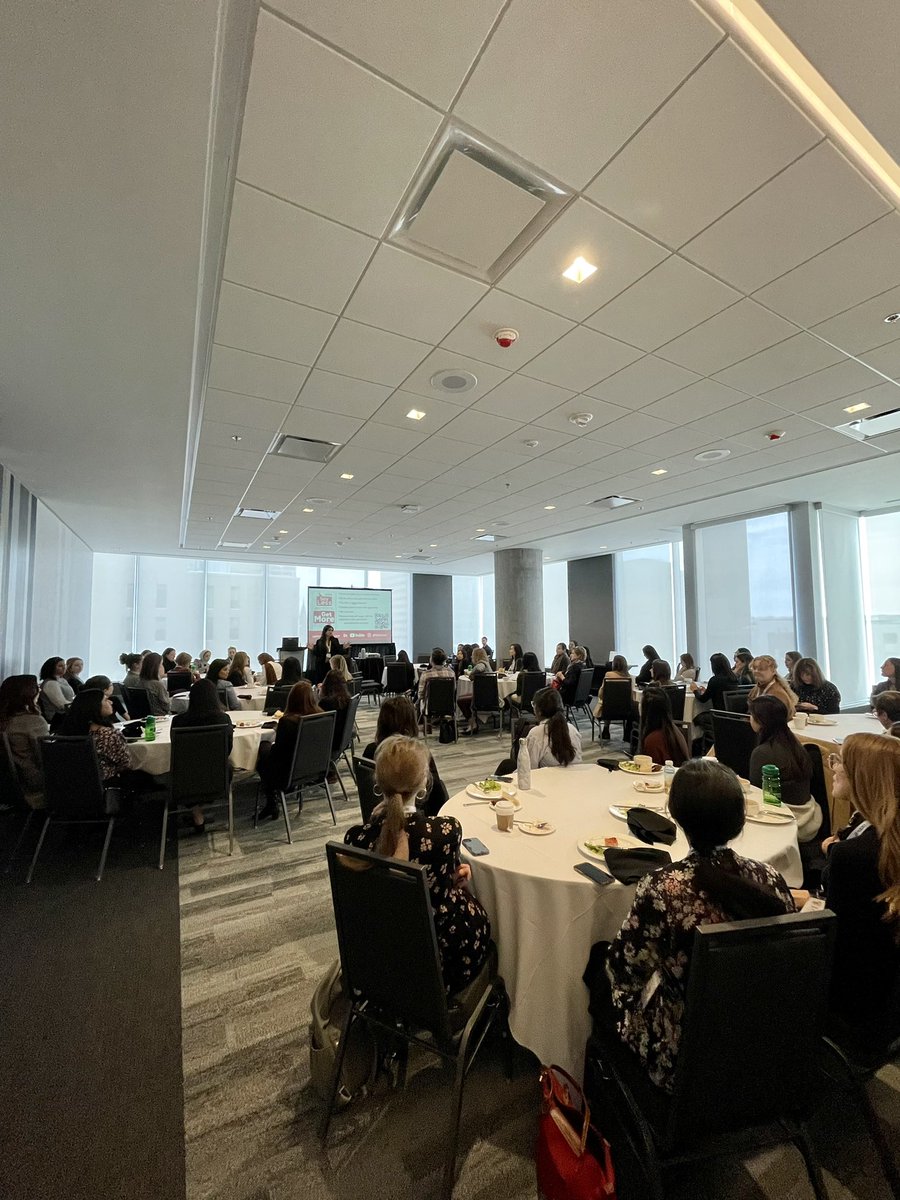 Excellent turn out to the #GIWomenCAN! Women in Leadership Luncheon with guest speaker <a href="/Fotiniicon/">Fotini Iconomopoulos (She/Her)</a> #CDDWCLM2023