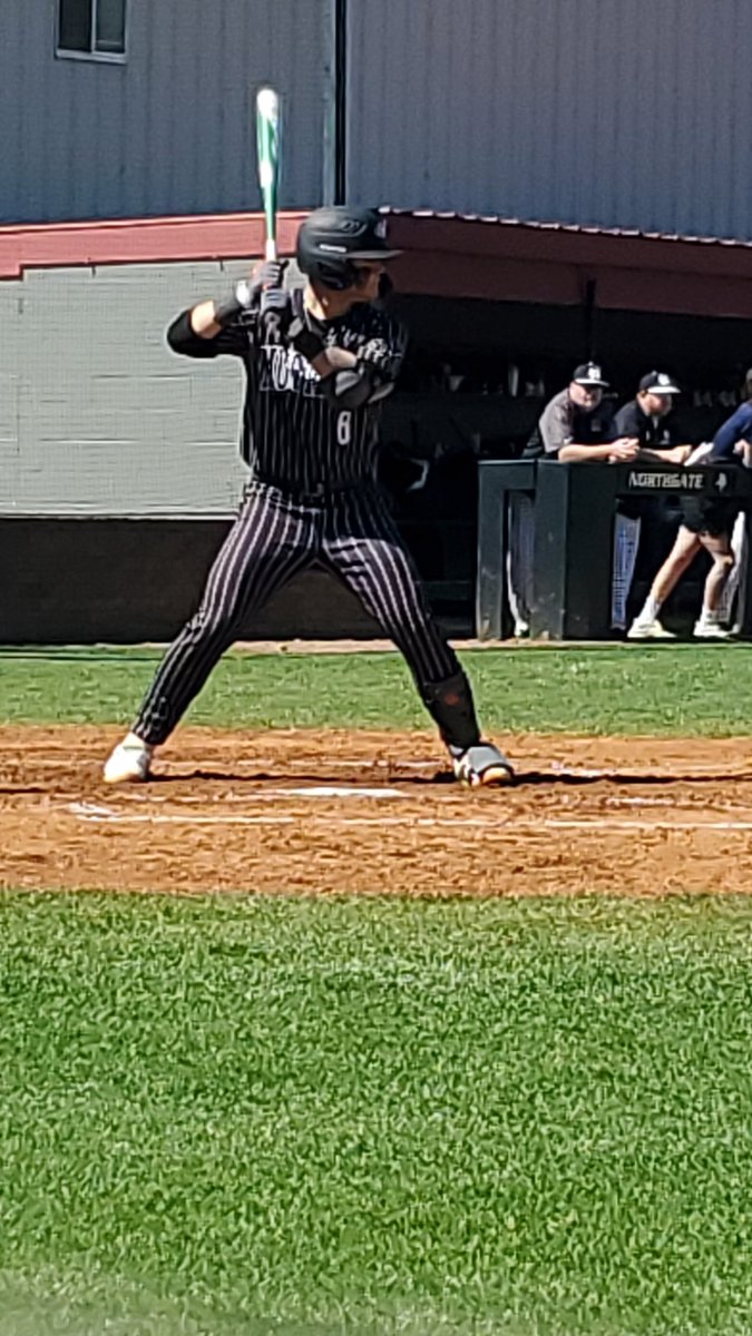 KsawMtnBaseball's tweet photo. 2 more Ks for @MengLandon 
We are scoreless #MountainBoys batting in T3
@EPoventud leading off https://t.co/pGAhLl6ss0