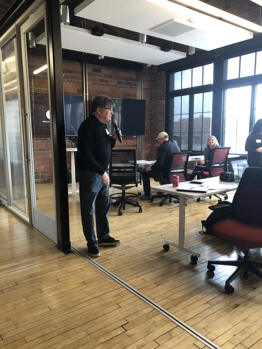 experiencing UX tweet media