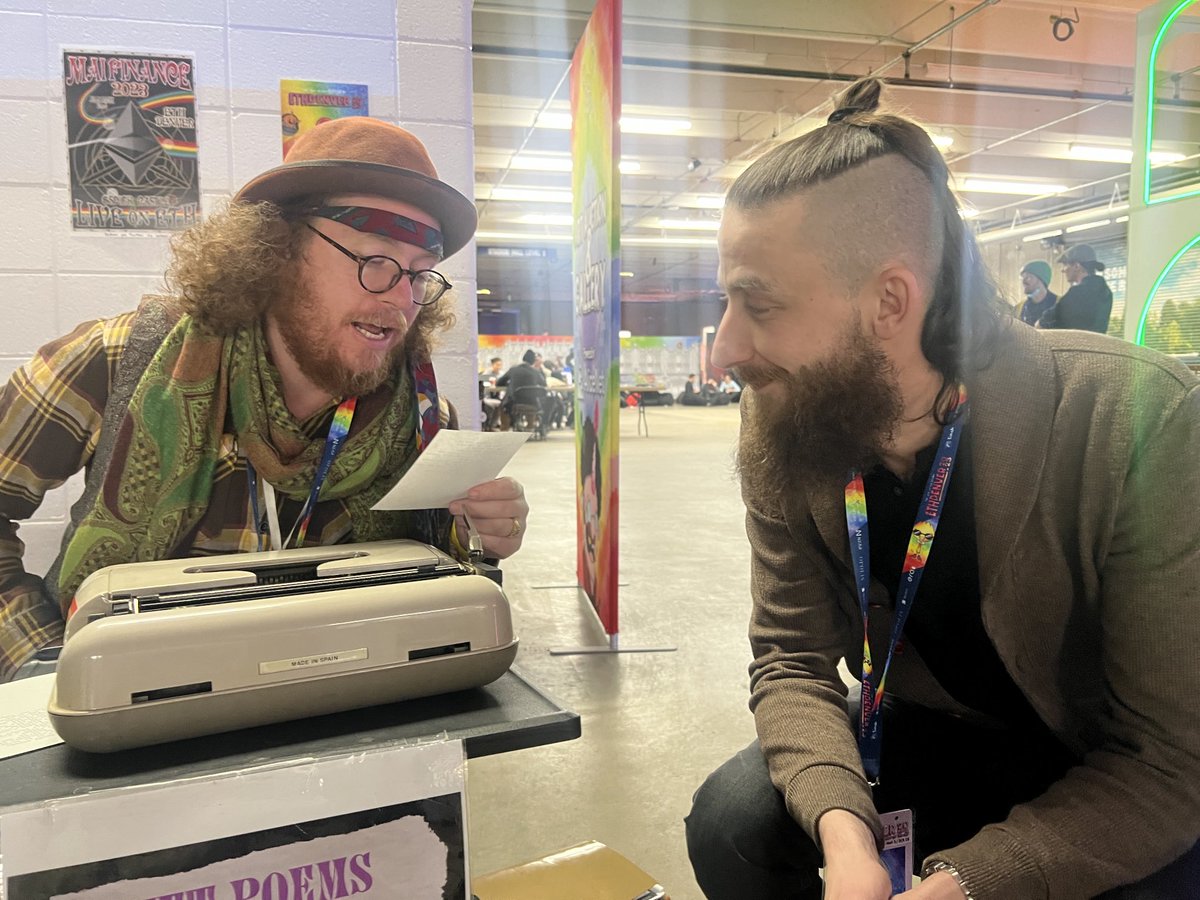 odenode_23's tweet photo. Live poetry ⁦@EthereumDenver⁩ super fun poetry living room, analog chatGbt, ⁦@DankPhart⁩ ⁦@suede0619⁩ https://t.co/n3Rq7mvnvo