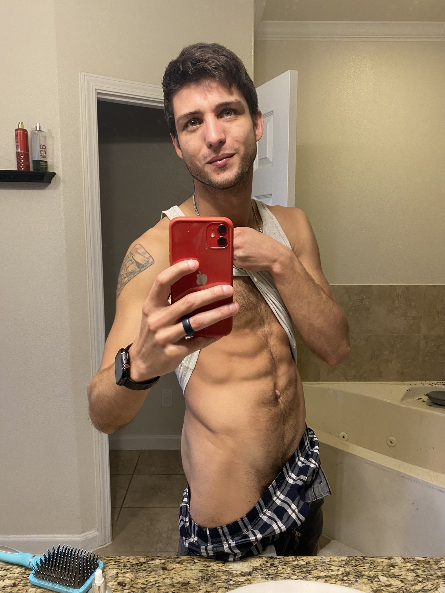 Elliot Finn on X: Running a 25% off special on my onlyfans click that link  in bio ❤️ t.coHfcoCwkXHw  X