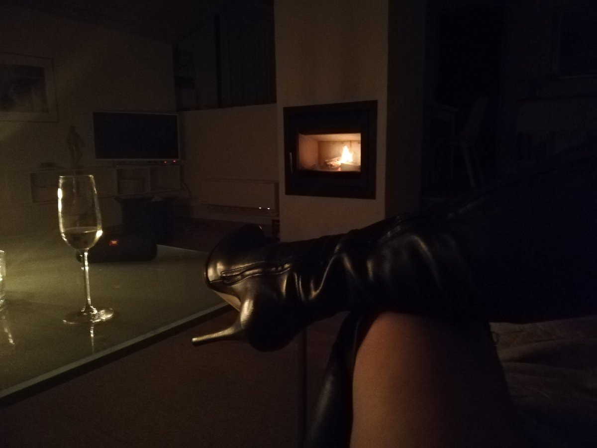 Divine26207256's tweet photo. Urlaub ist herrlich, wenn man vom Sklaven bekocht, massiert und beglückt wird #urlaub #subiectus1 https://t.co/b1nNnM89tU