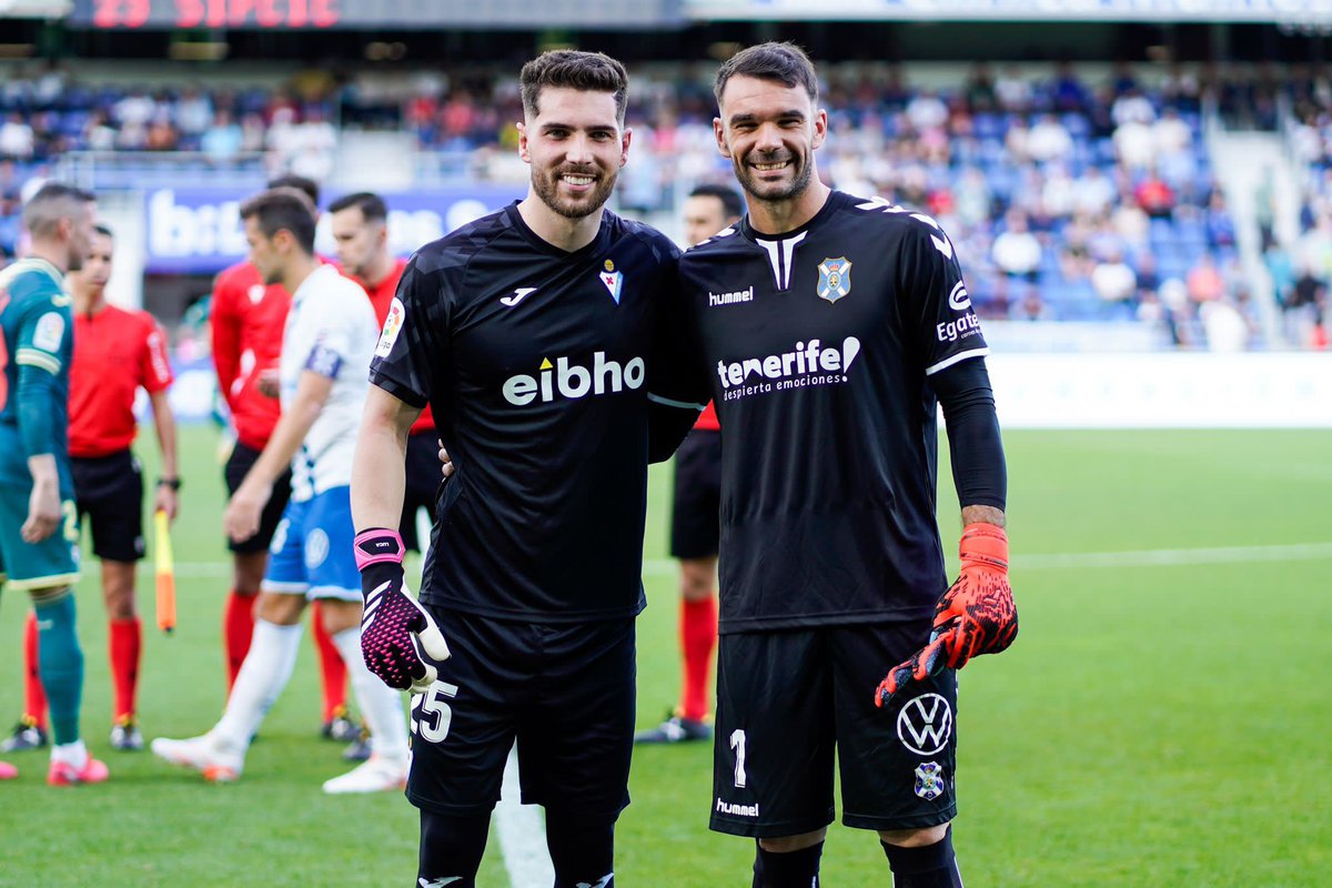 👕🖤

🤝🏽 @CDTOficial 

#TenerifeEibar |  #Iribar80