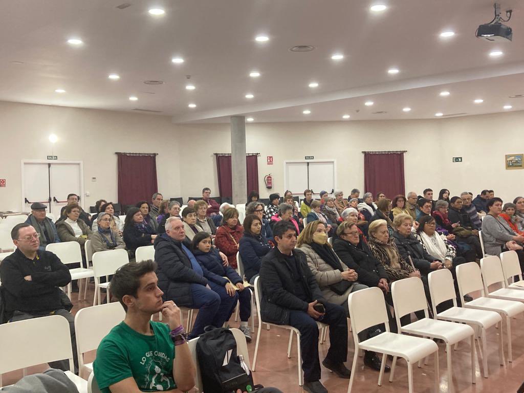 CaritasMadrid's tweet photo. Estamos en la mesa redonda, “Mujer y Trabajo Decente” que convoca @IglesiaxTD con motivo del #diadelamujer Contamos con el testimonio de Martha, trabajadora de ModaRe que destaca las dificultades que ha tenido en su vida laboral para hacer posible el cuidado de sus niñas. https://t.co/JKU5DDMR1R