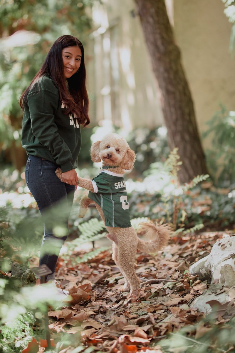 tinalooa's tweet photo. This is Salma and Sagi 💞 Have you ever met a cuter duo? I think not!! What better way to do grad photos than with your fur friend? ☺️ https://t.co/ffmdtHJ0VB