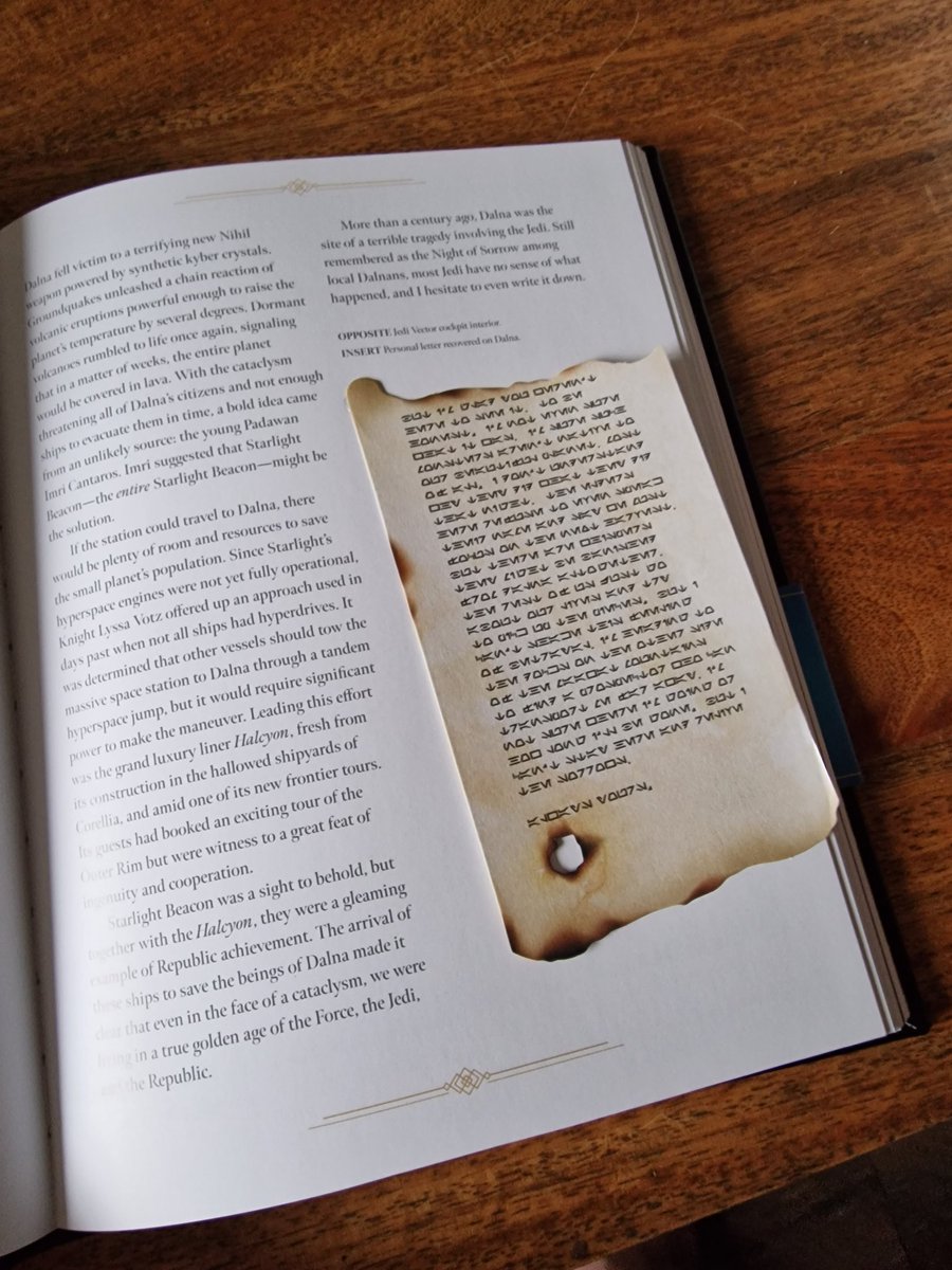 #chronicalsofthejedi is such a stunning #starwars #thehighrepublic book. Genuinely surprised at the beauty of it! <a href="/SW_BookNerds/">Star Wars Book Nerds</a> <a href="/dkbooks/">DK Books UK</a> <a href="/TitanBooks/">Titan Books</a>