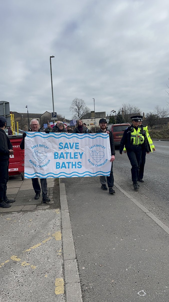tanishabramwell's tweet photo. I am so proud of todays protest in Batley. Over a 100 people in total. Voices heard. An incredible march through the town and community led.
Very proud of everyone. Communities are fighting back #SaveBatleyBaths https://t.co/Dt74RxJHYw