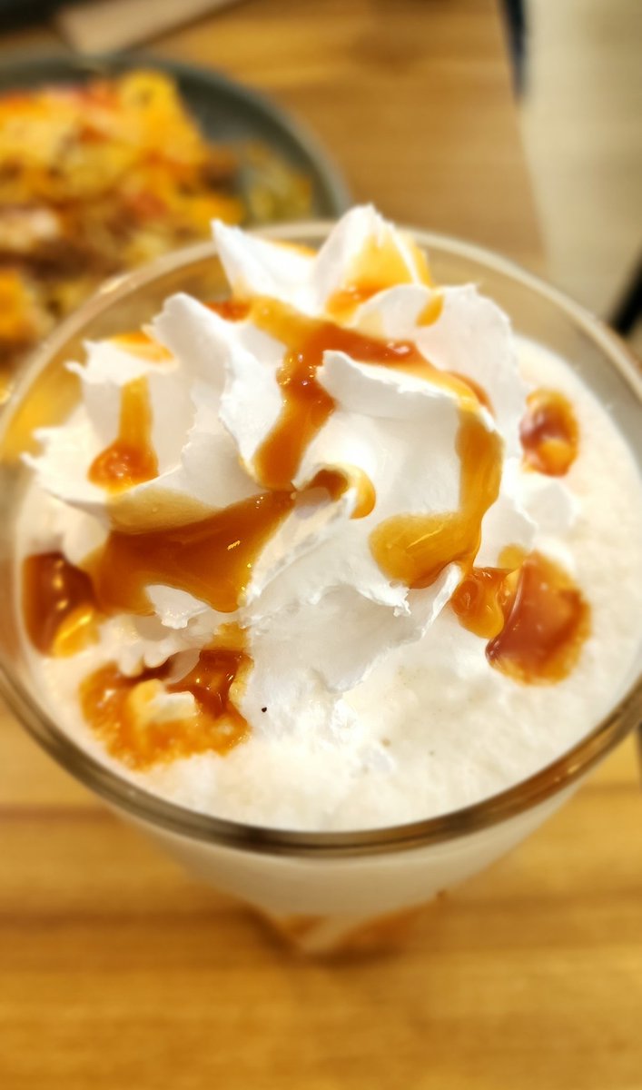Nasejune's tweet photo. For merienda, had nachos and salted caramel. ang gulo na namin after this🤣😂 we played jenga and UNO!! I won? We won? Basta di ako talo, partida first time yan char😌
For the "6-pm drink" tried the tongue-twisting peach passion fruit ( wala ako pic)
#HDGCafe https://t.co/CHwYeoaDMo