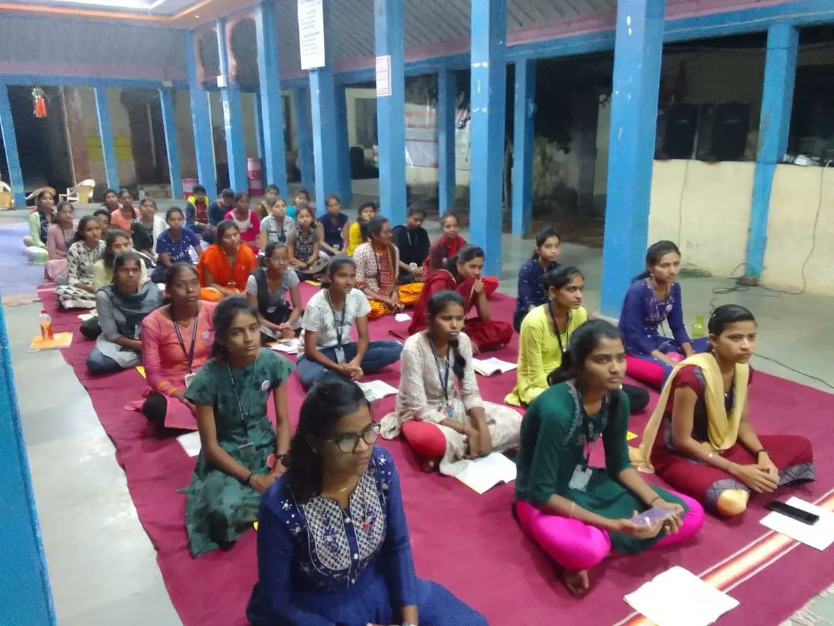 panchaved's tweet photo. #WomensDay2023 special 
Health talk on 'Women Health &amp; Ayurved' by Panchaved's Vd. Nachiket Wachasundar for students of Mahila college @ Targaon village of Satara district. 
#AyurvedaForAll #HealthForAll https://t.co/HXdAPmN86e