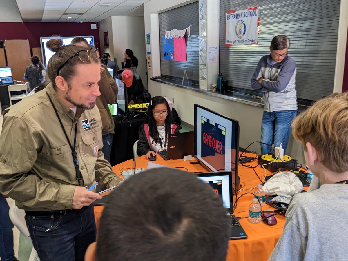 The judging has begun at #Skoolcade.