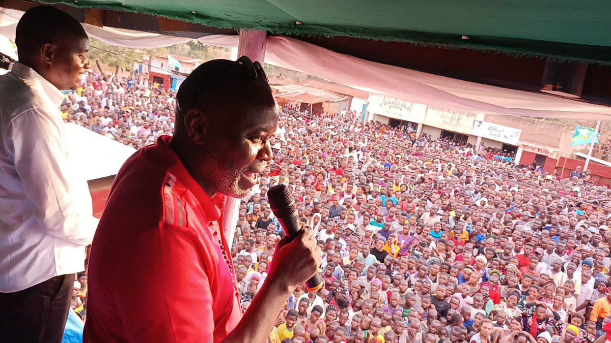 eddy_tshipeng's tweet photo. Son leadership n'est pas issu d'un clonage, il est naturel visionnaire, clairvoyant, @VitalKamerhe1 ma voix à celle de Mmn @HamidaKamerhe je vous souhaite un Joyeux Anniversaire Pdt. https://t.co/uteJG9sjYM