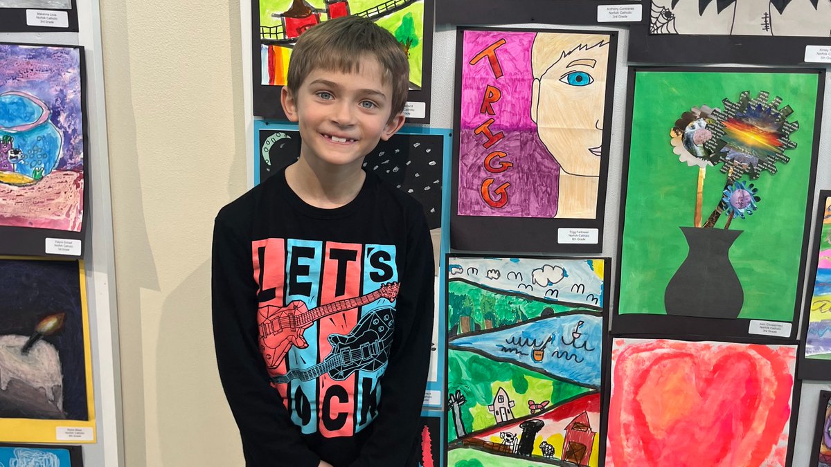 So fun to see my @NorfolkCatholic Artist 🎨at the @theforkarts for the Norfolk Area Student Exhibition!
#NationalYouthArtMonth #NationalArtEducationMonth