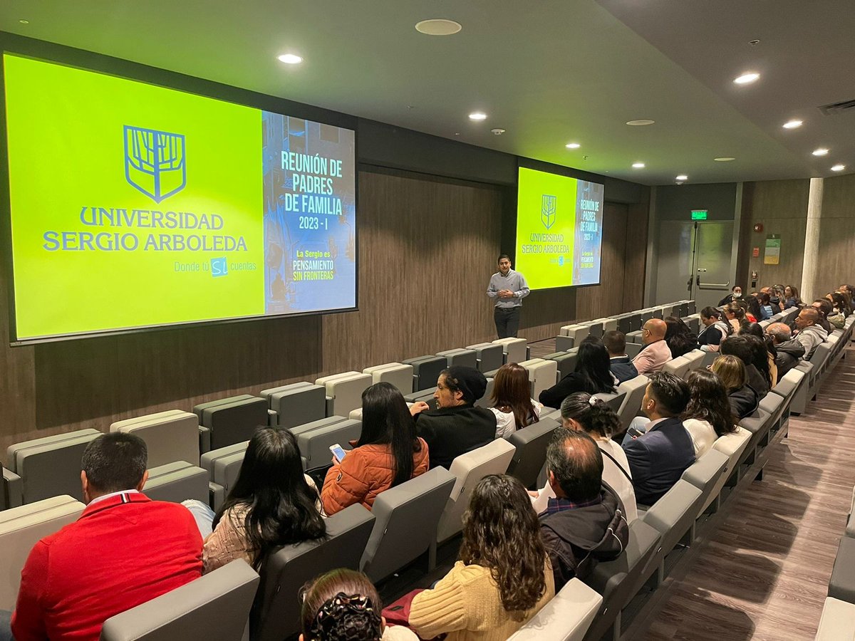 MiguelAcevedoR1's tweet photo. El deporte siempre nos ha enseñado el TRABAJO EN EQUIPO. Hoy, en reunión de padres de familia trabajando por la formación integral de nuestros estudiantes de la @usergiodeportes @USergioArboleda 👨‍🏫📝 https://t.co/xYmMSrNxmP