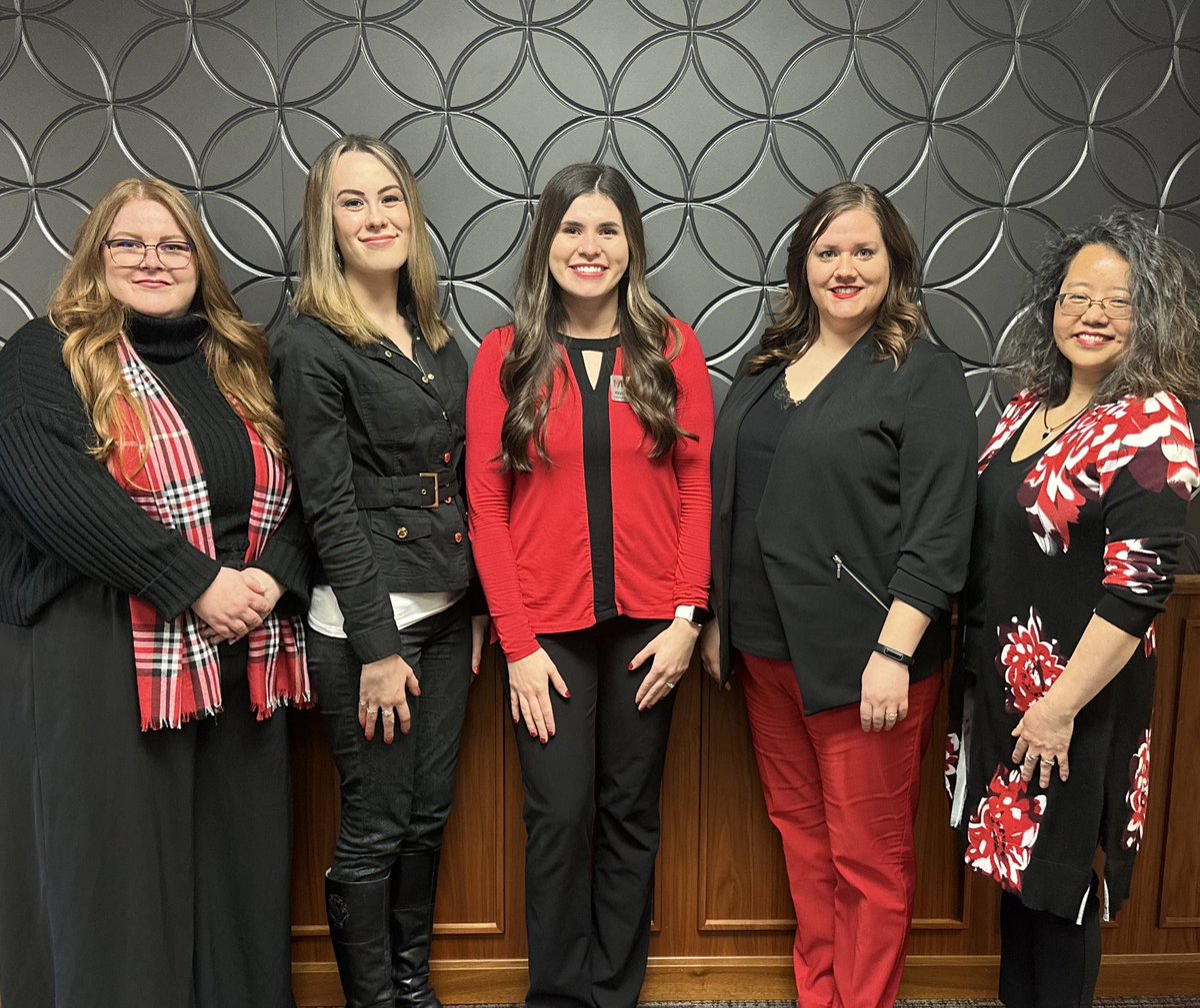 MSUMKayla's tweet photo. We are so excited to have Amanda join the @MSUMHR team this week!! She was a trooper with a campus closure being her first day - that’s some Dragon #grit! Oh, and @PrezBlackhurst &amp; @msumArrick wanted in on a photo too, who could pass that up? #DragonFamily 🖤❤️ https://t.co/AfKhIfu5NR